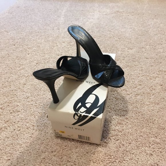 Nine West Black Leather Reptile Print Slip On Heels (Size: 8M) - Picture 2 of 8